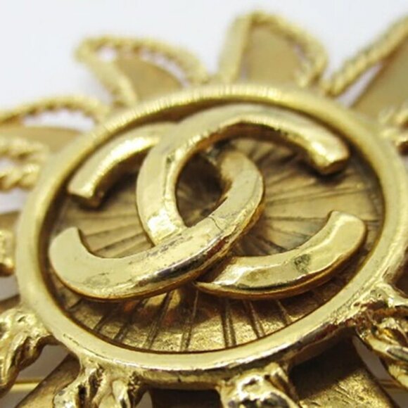 CHANEL CC Logo Sunburst Brooch Gold Tone Pin 94A Auth w/Box - Picture 4 of 6